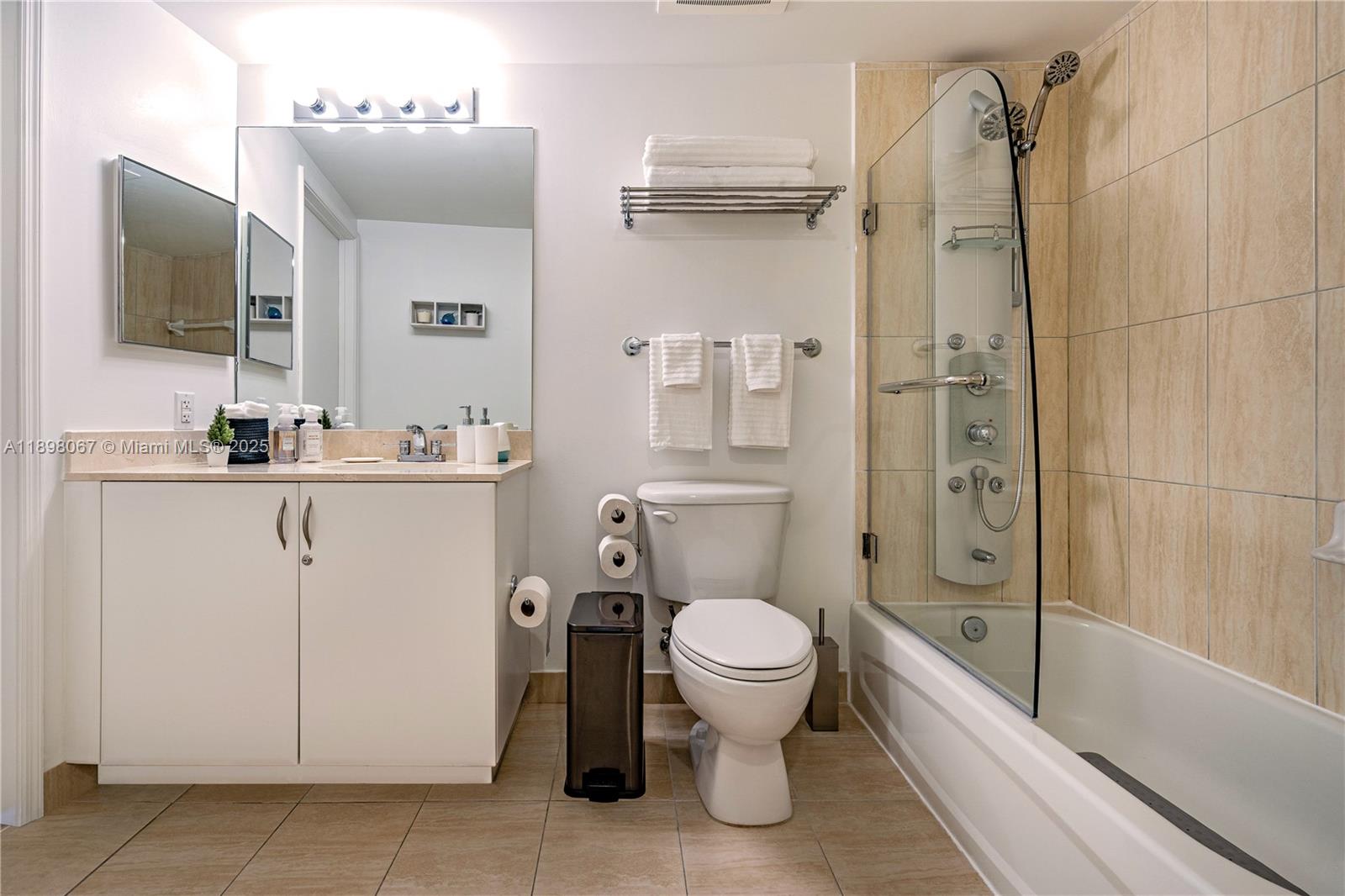 image Opera Tower Condo11