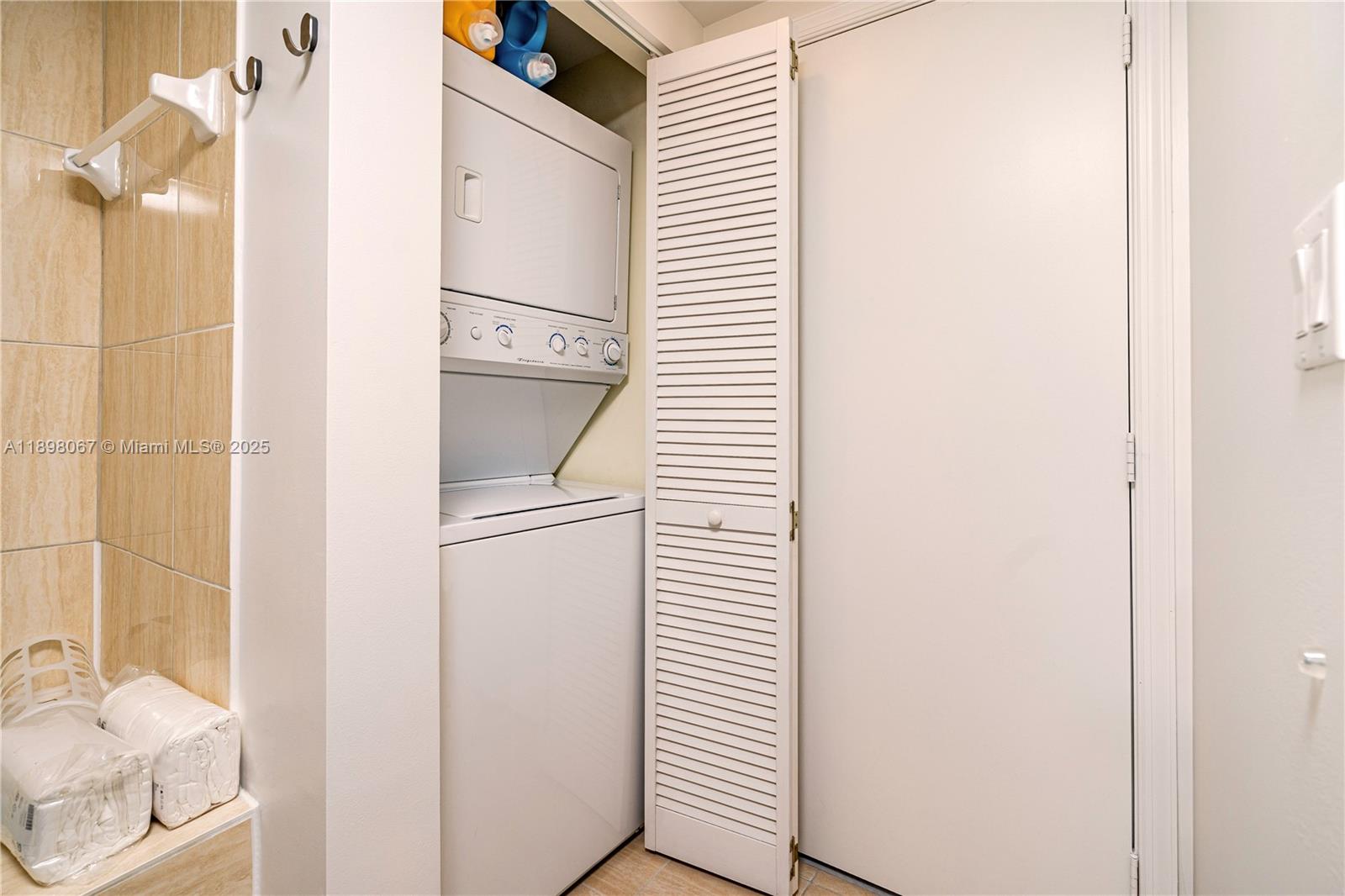 image Opera Tower Condo14