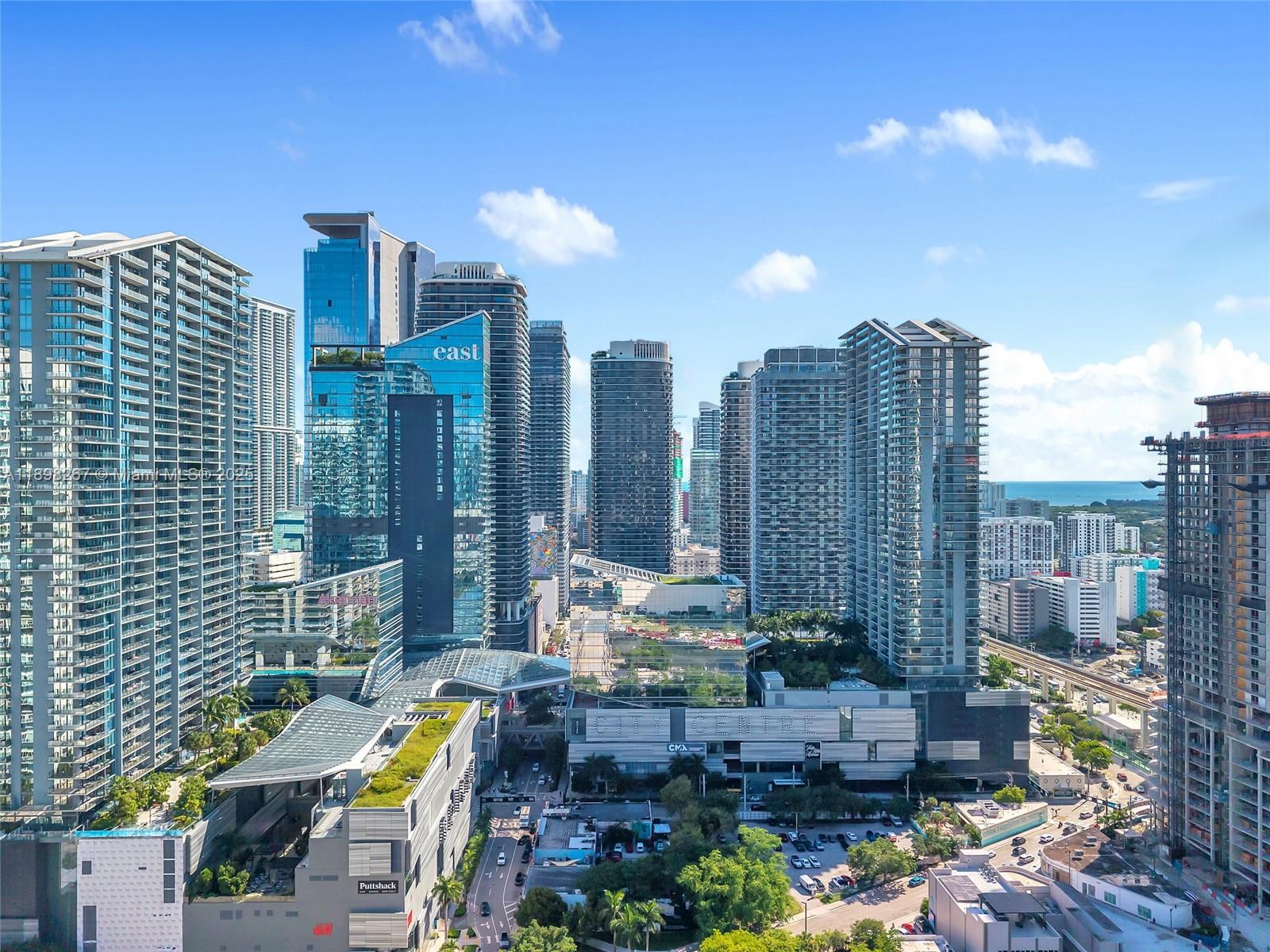 image Brickell Heights West32