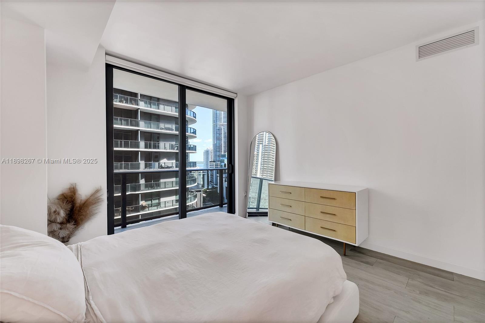 image Brickell Heights West8