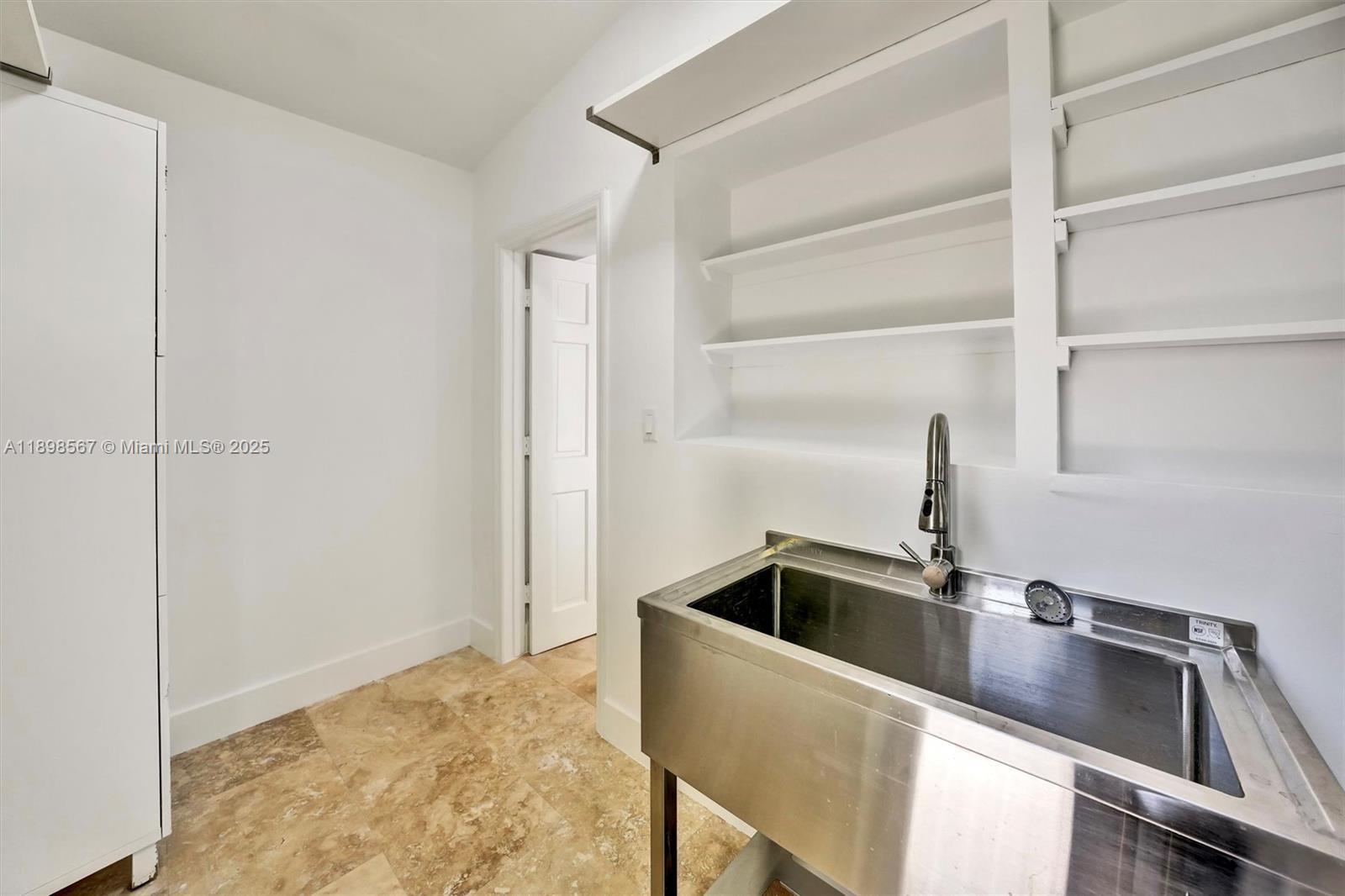 255 Ridgewood Rd #. Key Biscayne, FL 33149