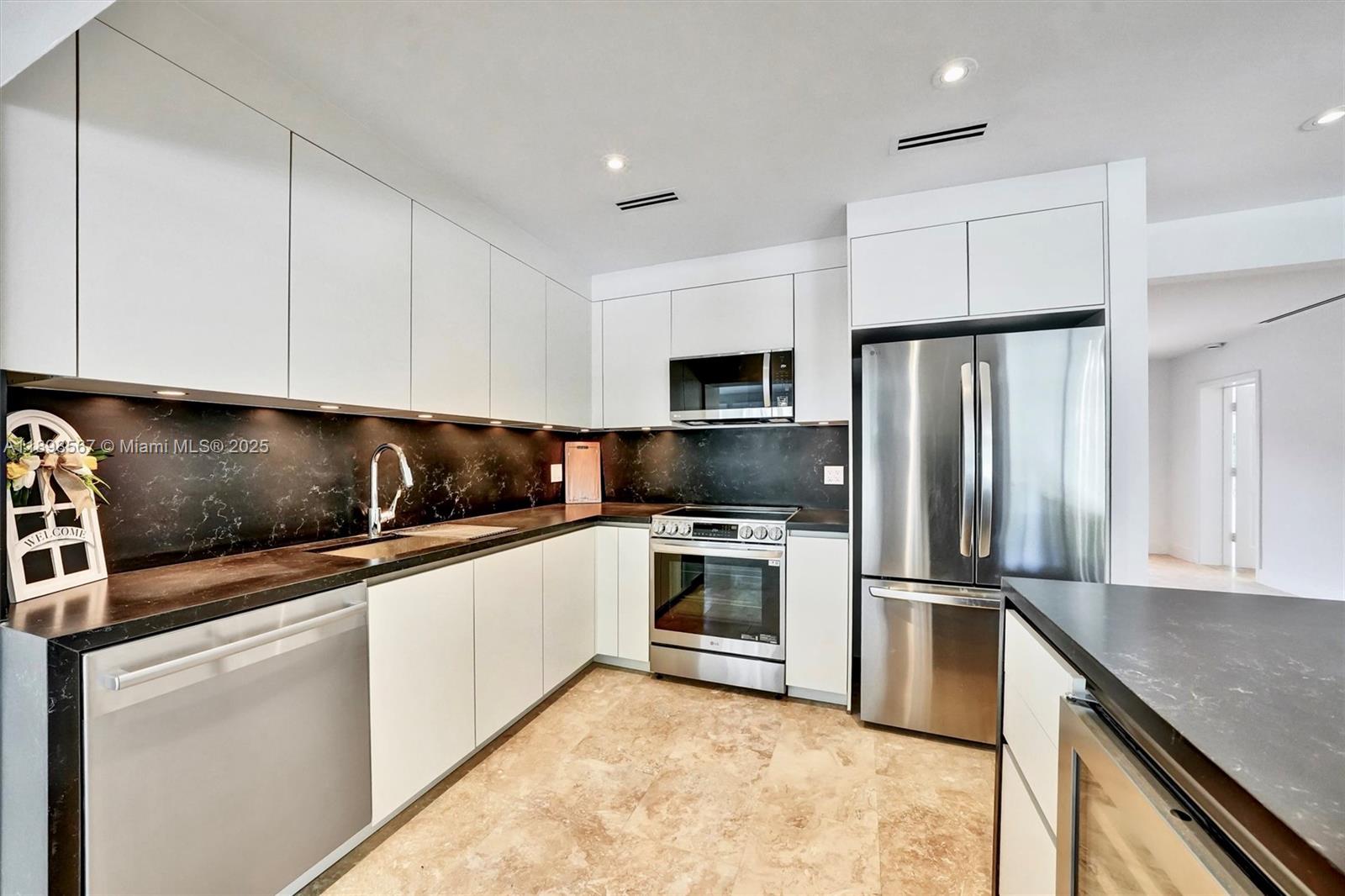 255 Ridgewood Rd #. Key Biscayne, FL 33149