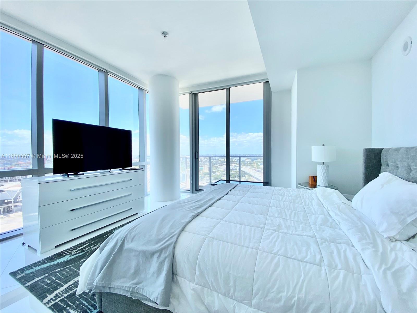 image Paramount Miami Worldcent11