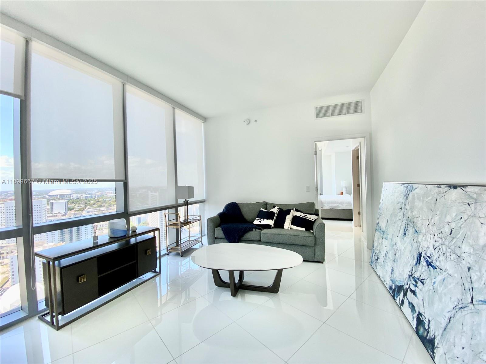 image Paramount Miami Worldcent12