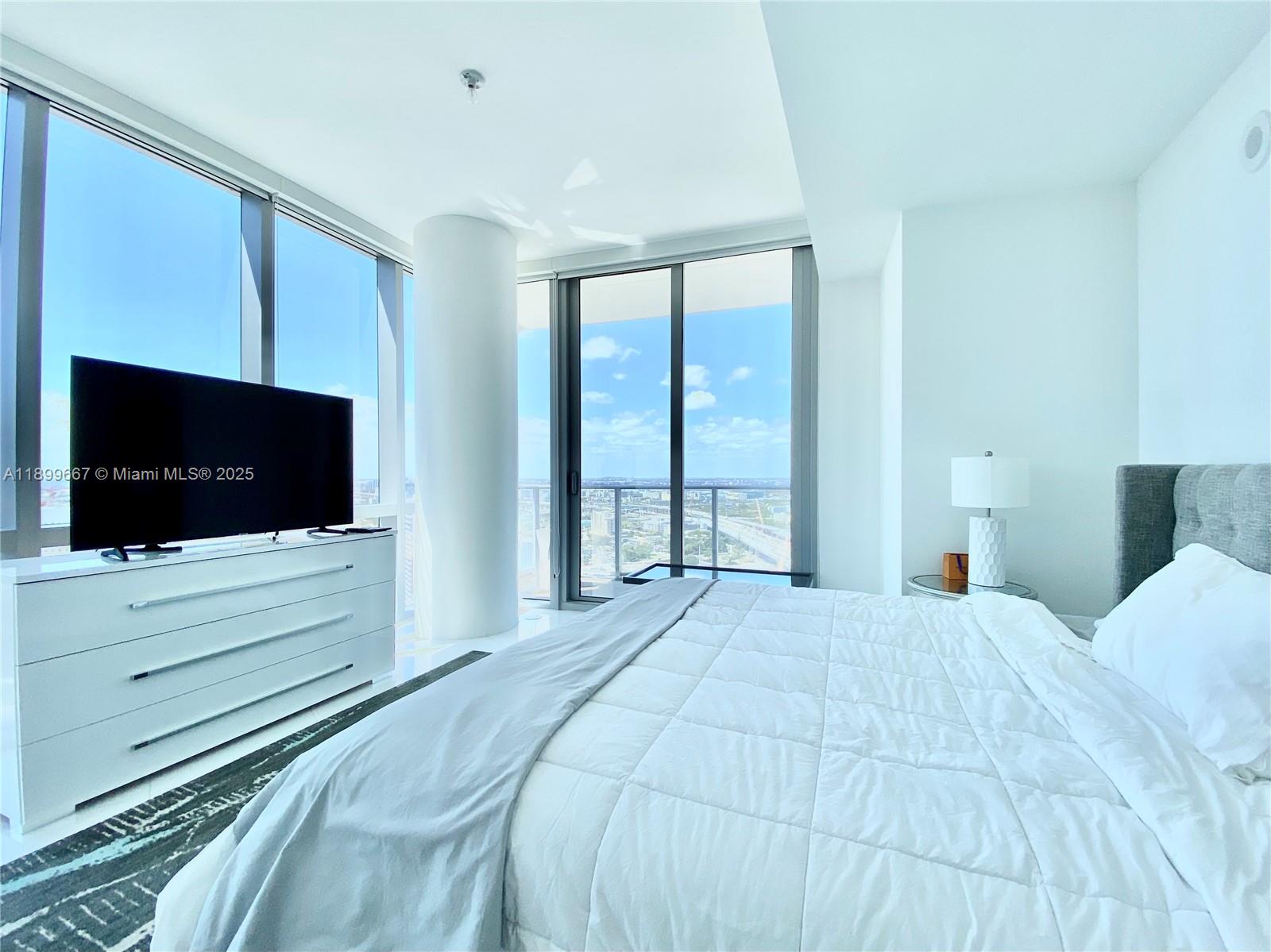 image Paramount Miami Worldcent16