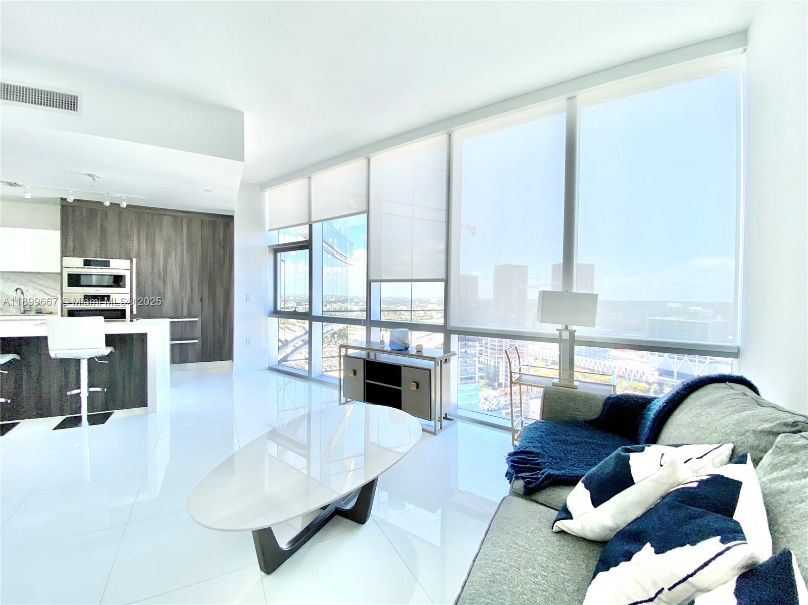image Paramount Miami Worldcent1