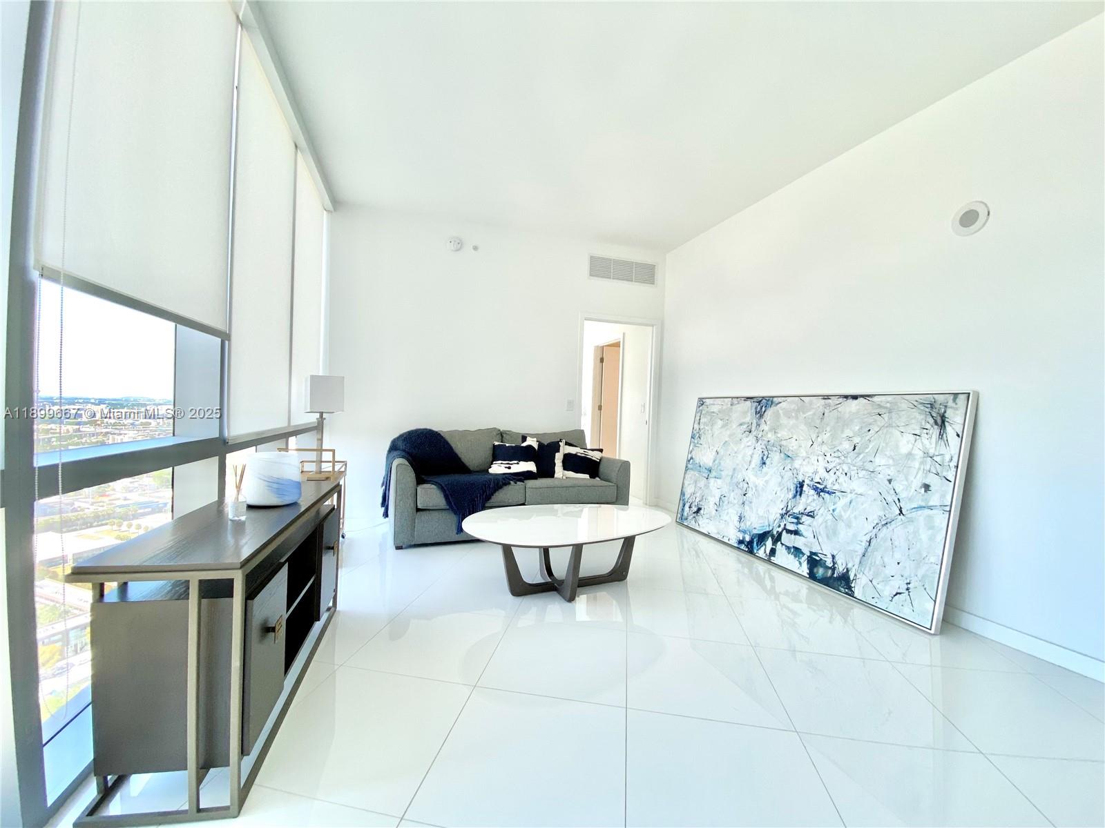 image Paramount Miami Worldcent20