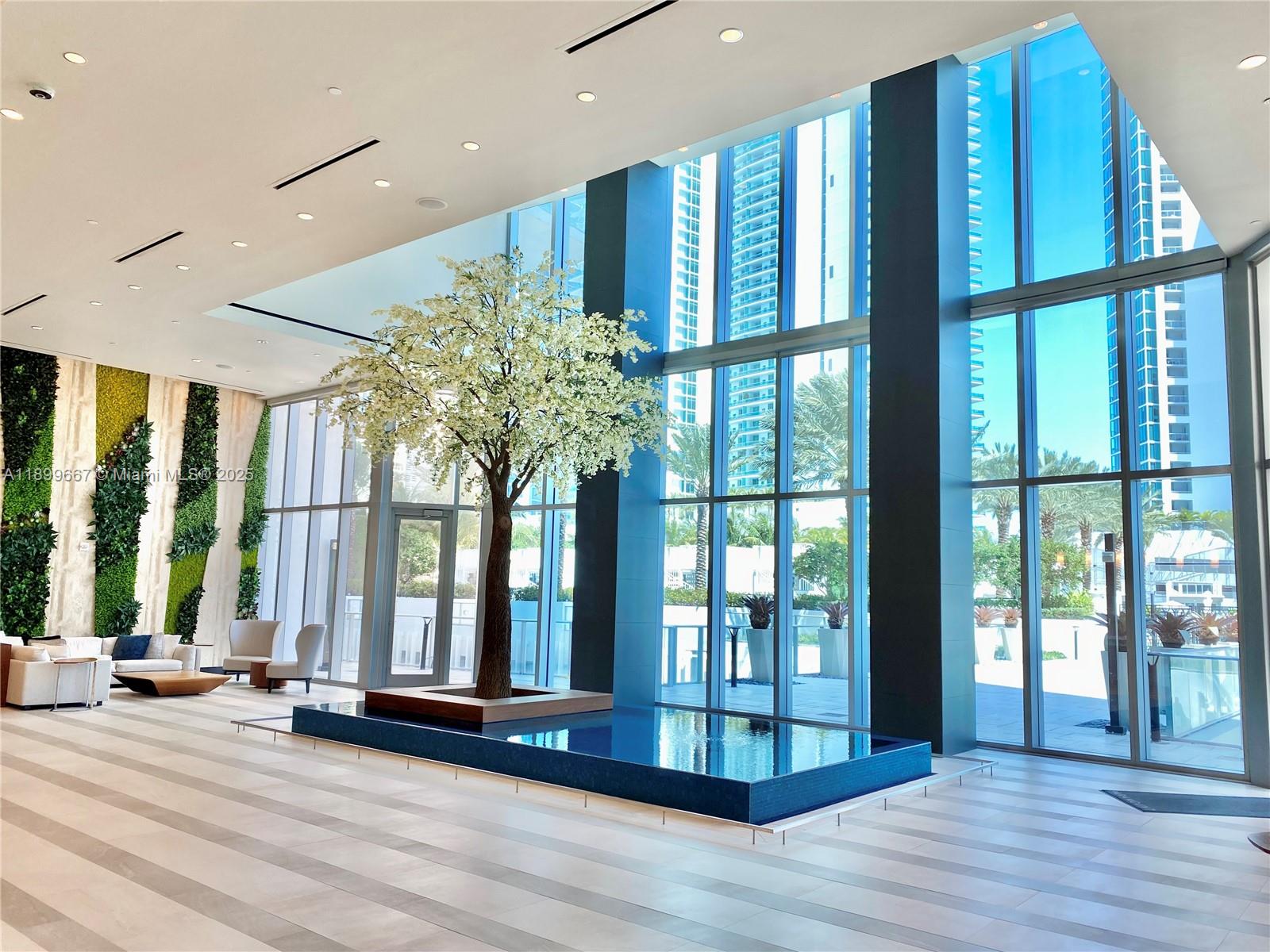 image Paramount Miami Worldcent31
