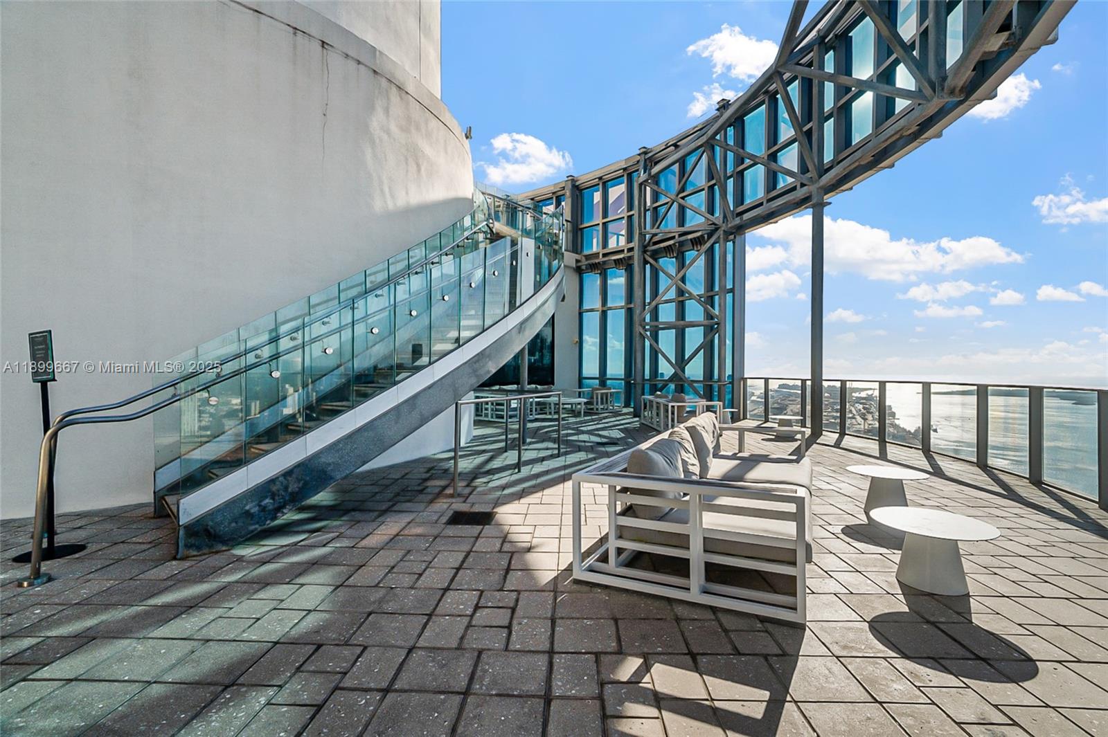 image Paramount Miami Worldcent36