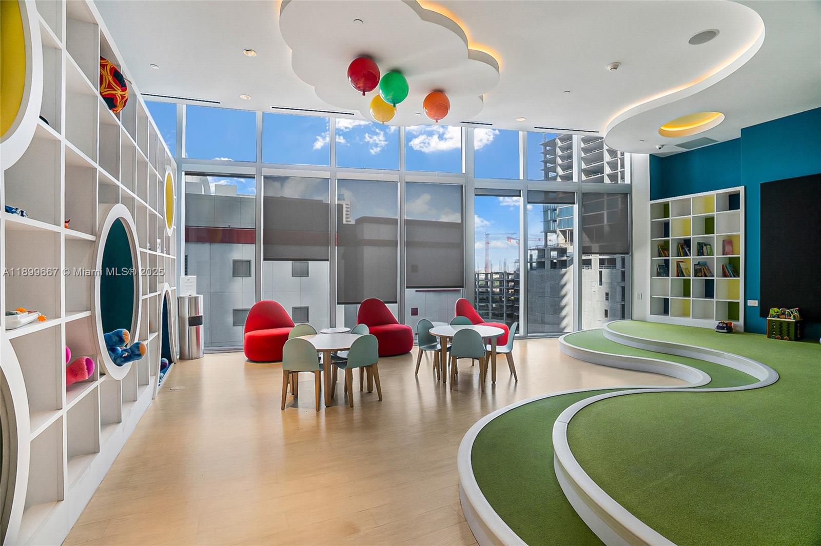 image Paramount Miami Worldcent38