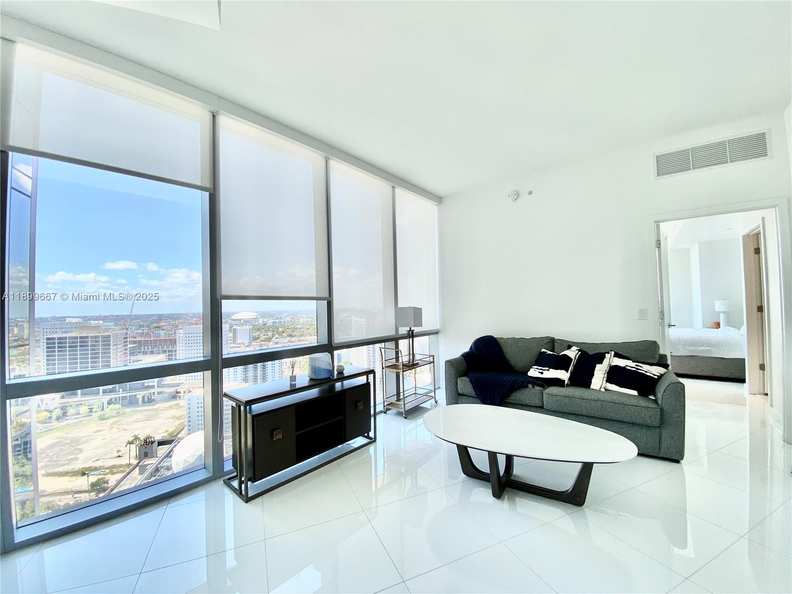 image Paramount Miami Worldcent4