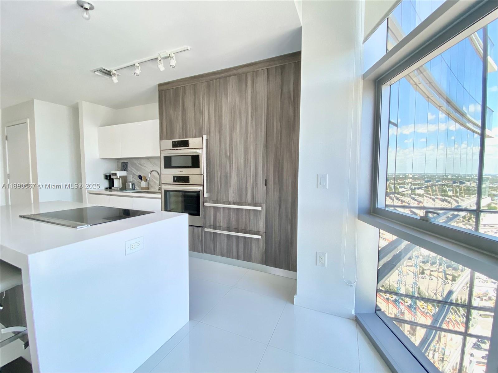 image Paramount Miami Worldcent6