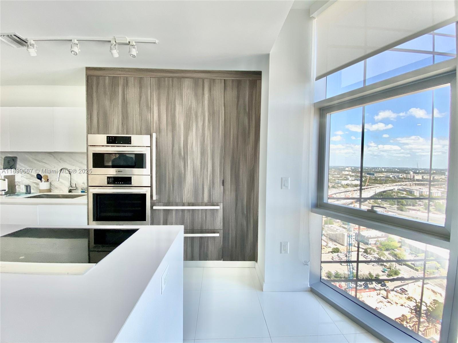 image Paramount Miami Worldcent7