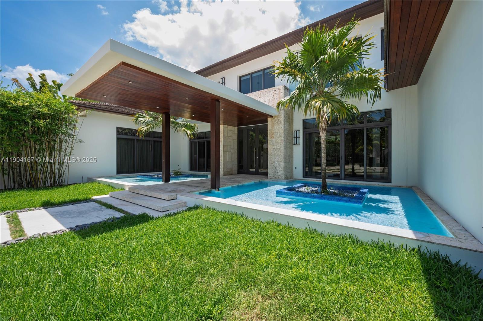 9000 SW 63rd Ct Pinecrest, FL 33156