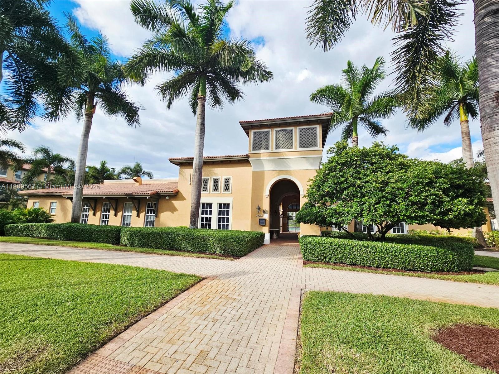 809 SW 147th Ave #1401 Pembroke Pines, FL 33027