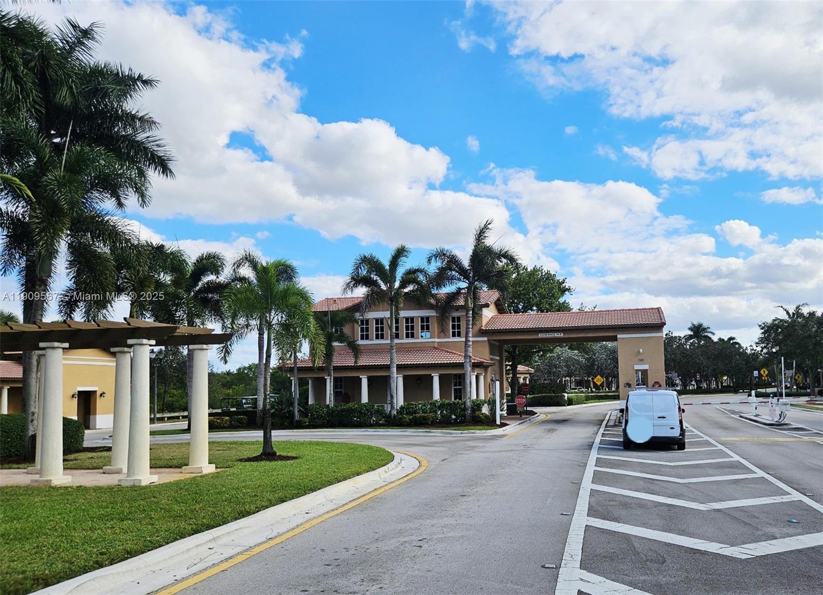 809 SW 147th Ave #1401 Pembroke Pines, FL 33027