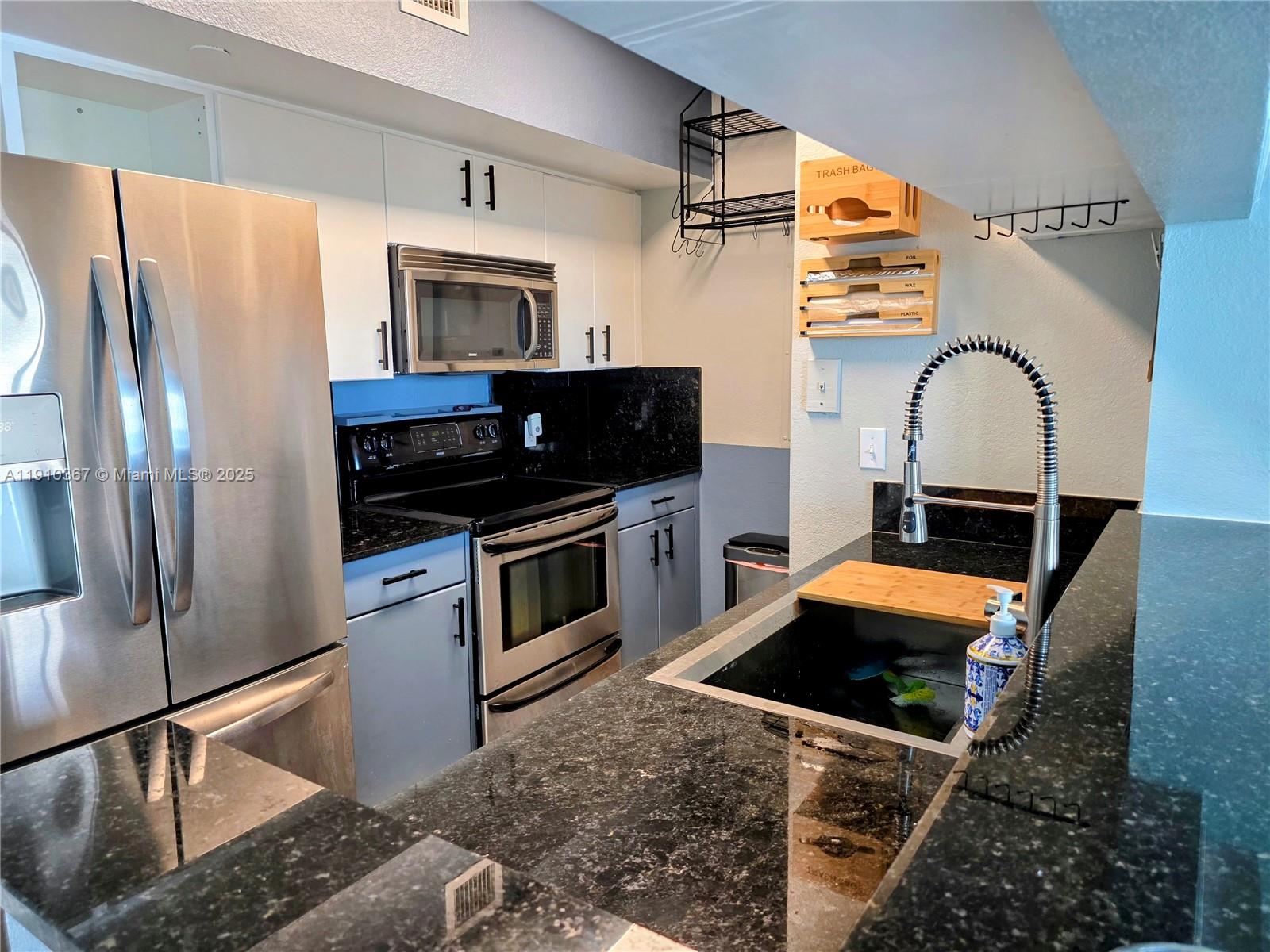 1625 Kennedy Cswy #1103B North Bay Village, FL 33141