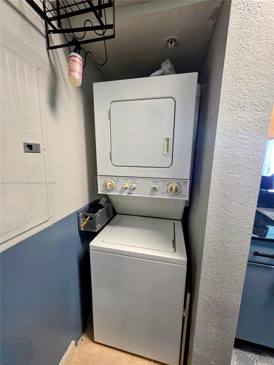 1625 Kennedy Cswy #1103B North Bay Village, FL 33141