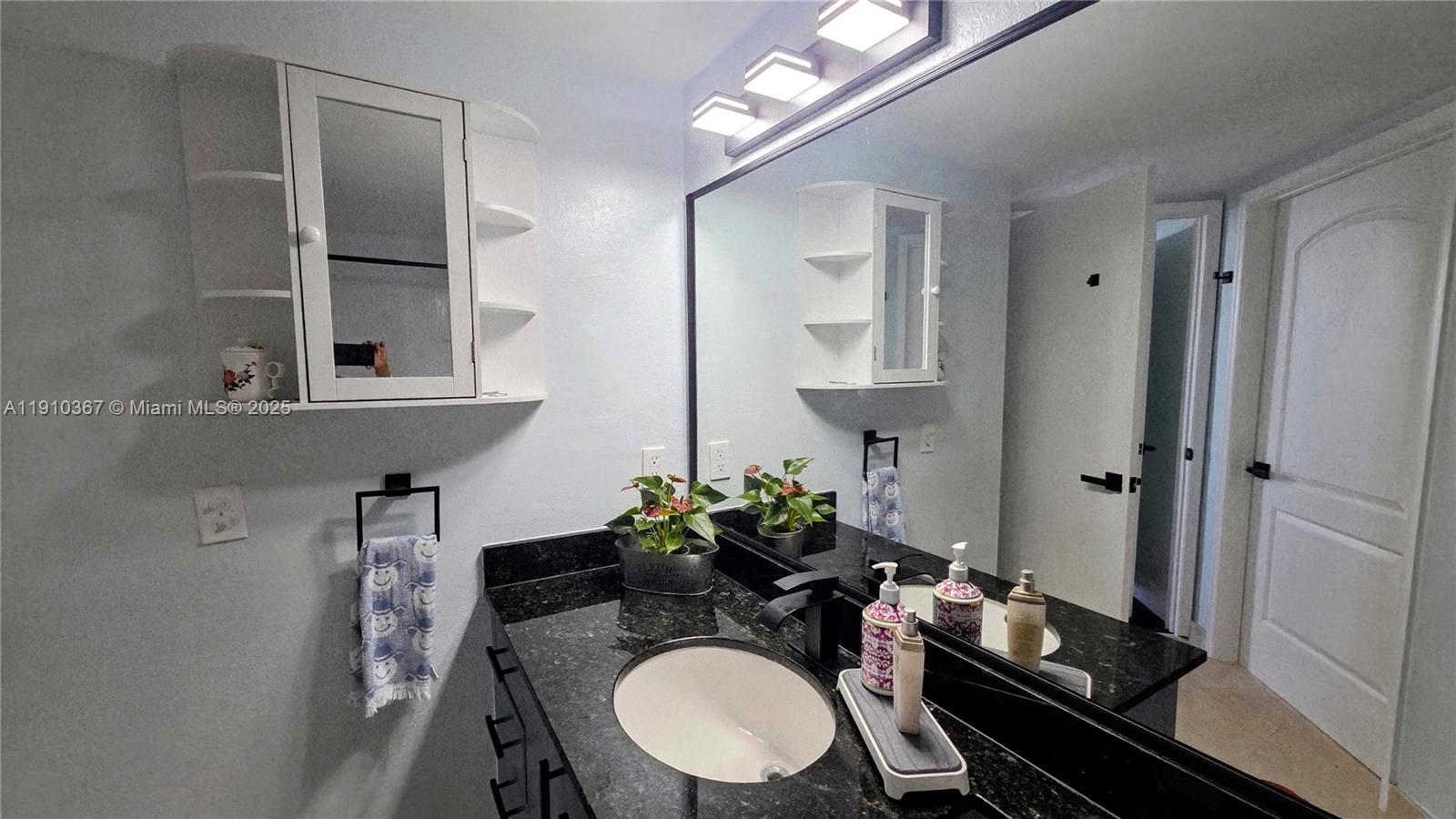 1625 Kennedy Cswy #1103B North Bay Village, FL 33141