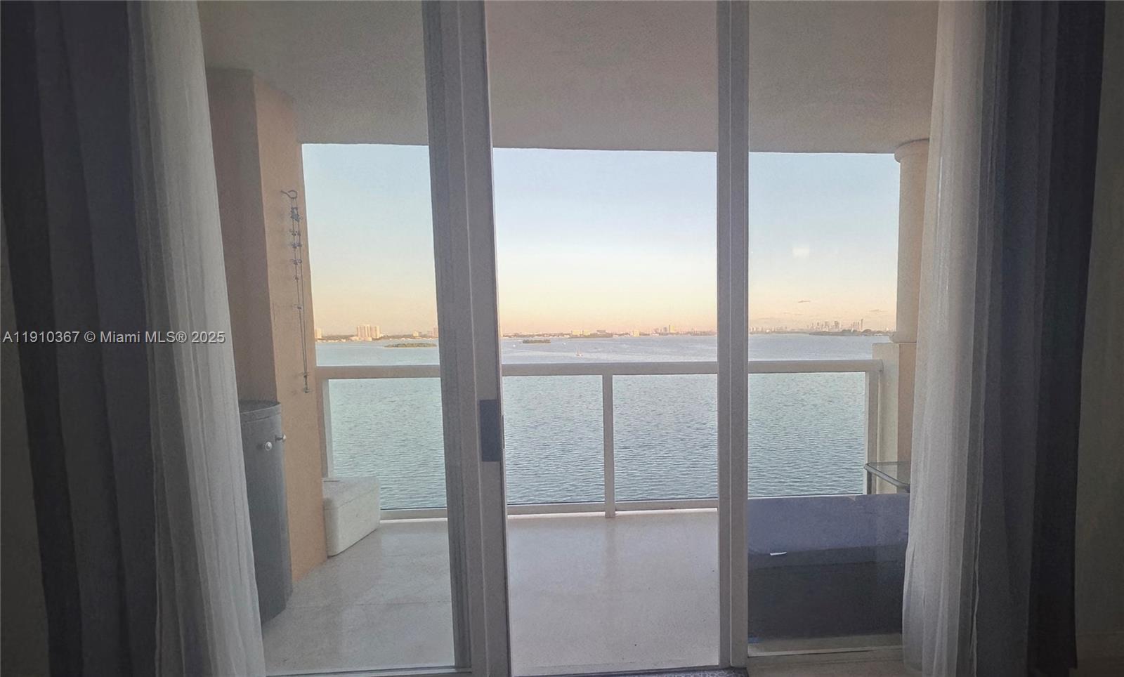 1625 Kennedy Cswy #1103B North Bay Village, FL 33141