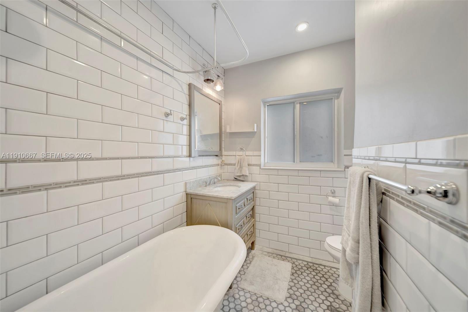 619 NE 87th St Miami, FL 33138