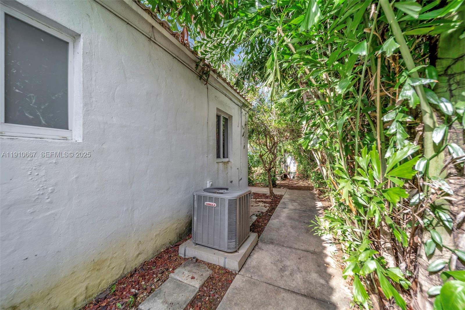 619 NE 87th St Miami, FL 33138