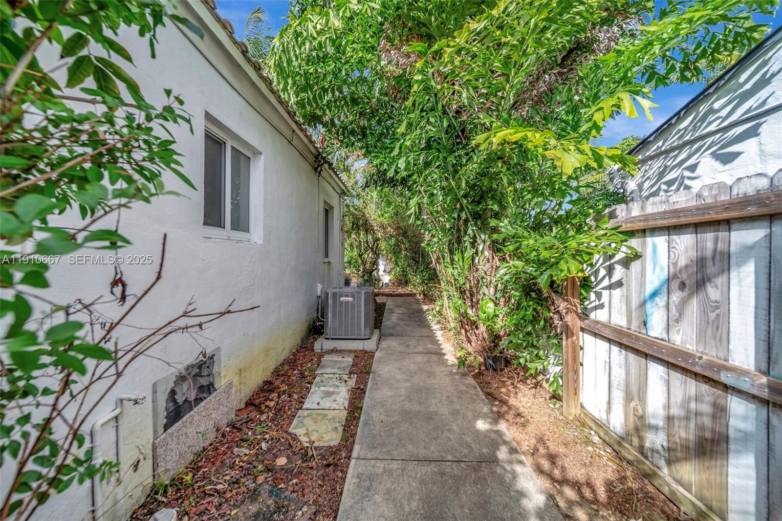 619 NE 87th St Miami, FL 33138