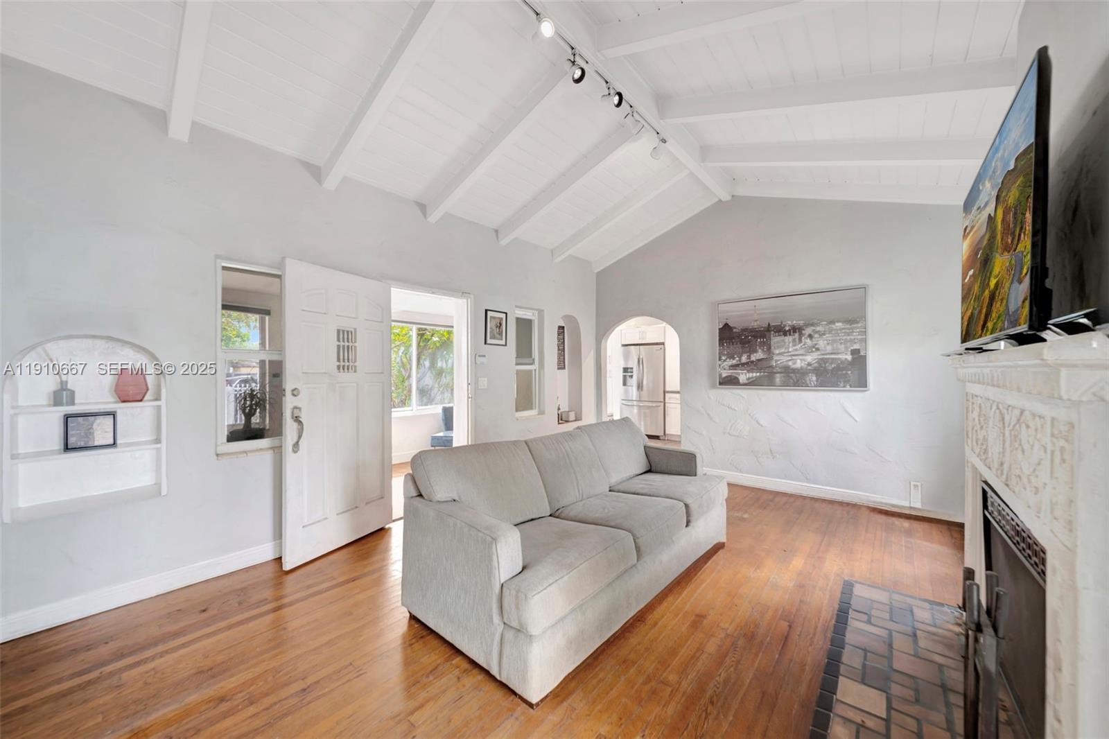 619 NE 87th St Miami, FL 33138