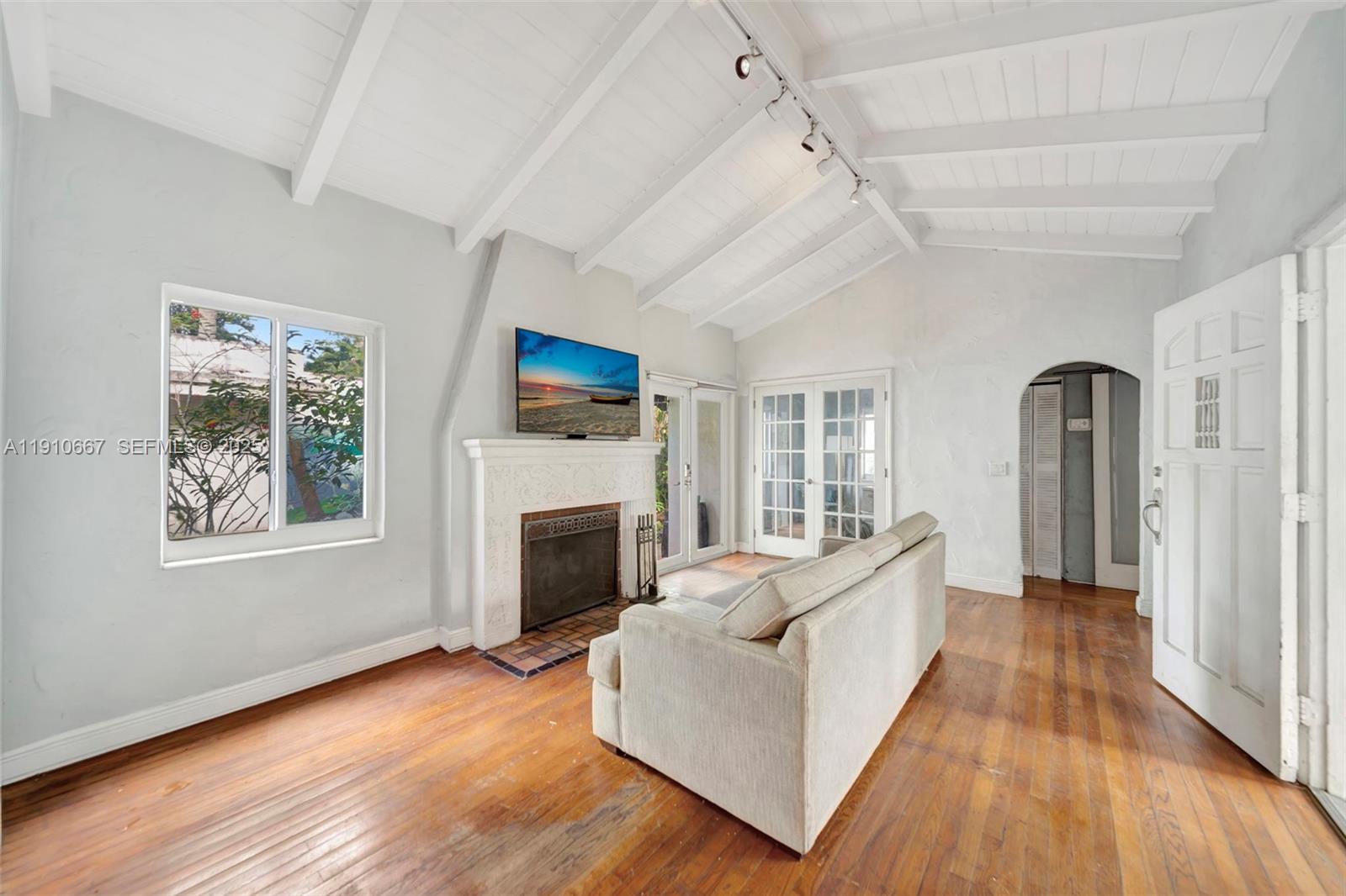 619 NE 87th St Miami, FL 33138