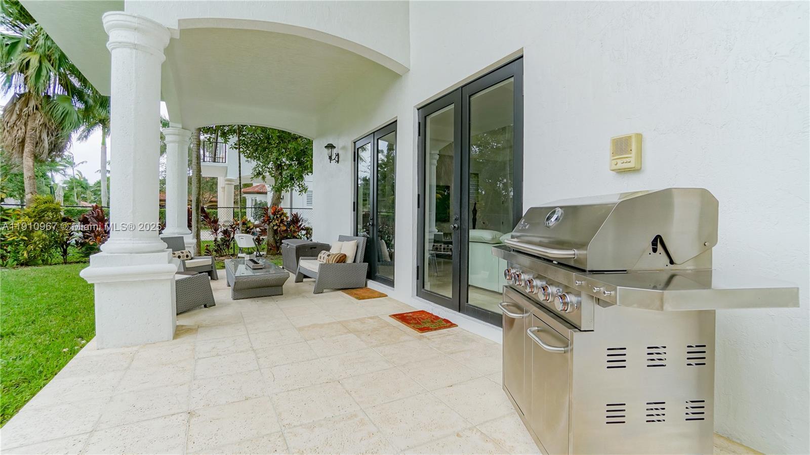 6950 SW 97th Ave Miami, FL 33173