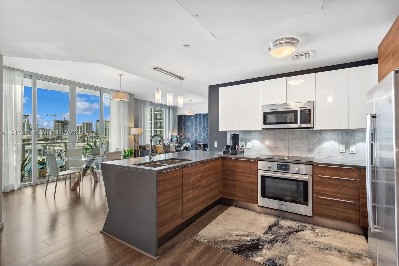 image The Crimson Condo4