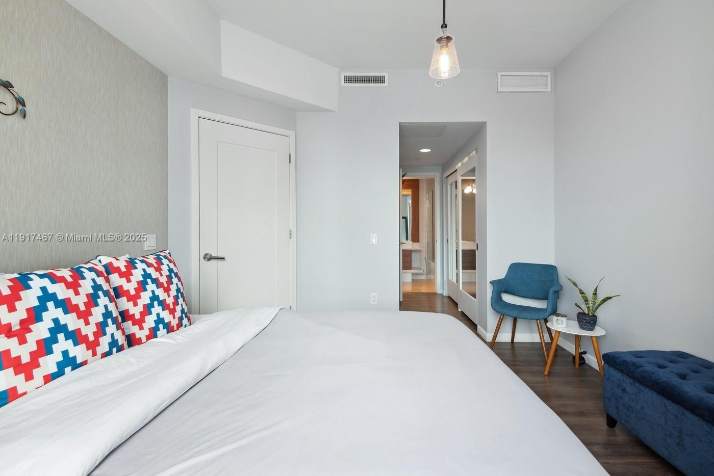 image The Crimson Condo8