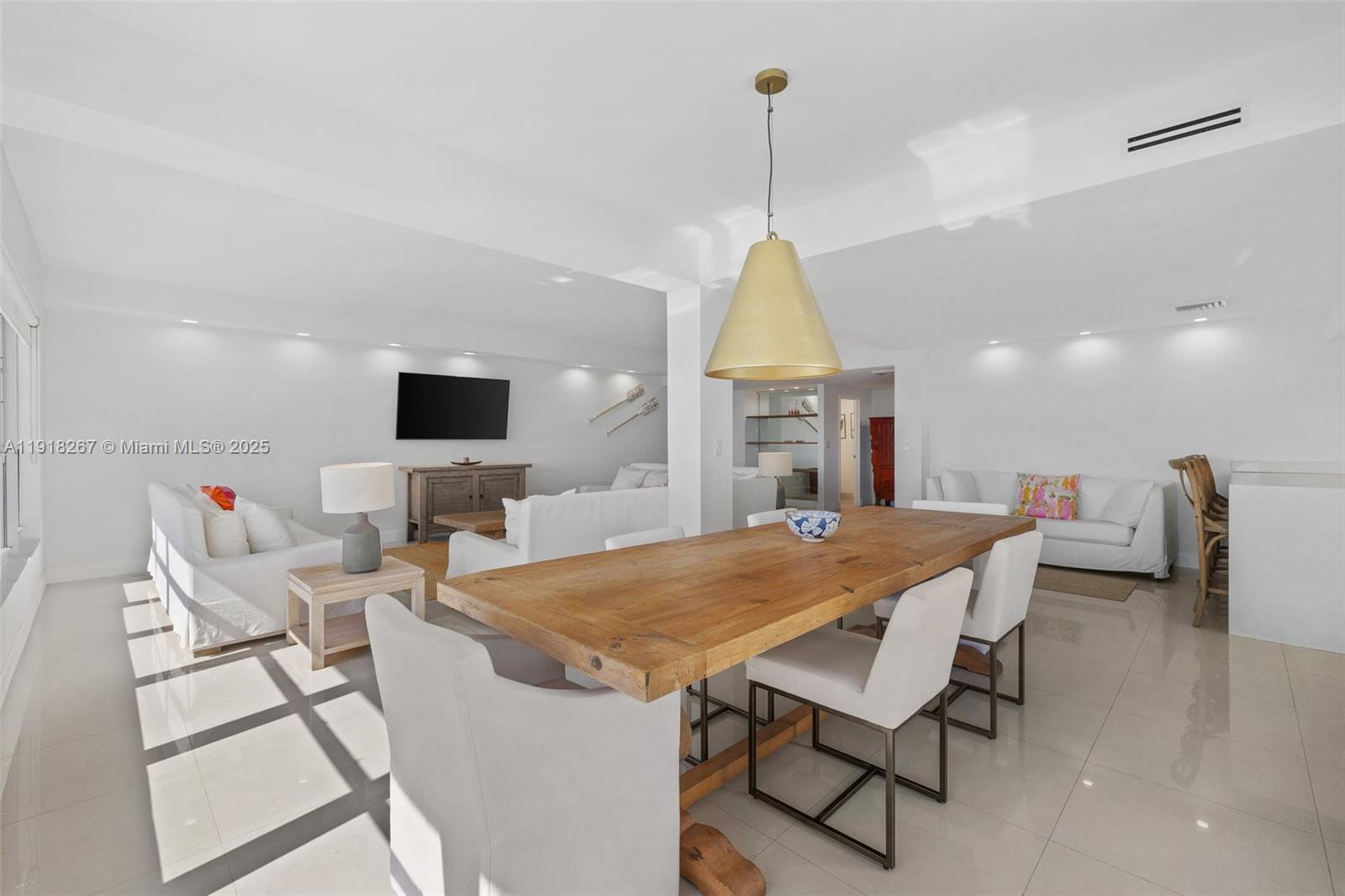 9102 W Bay Hbr Dr #5D Bay Harbor Islands, FL 33154