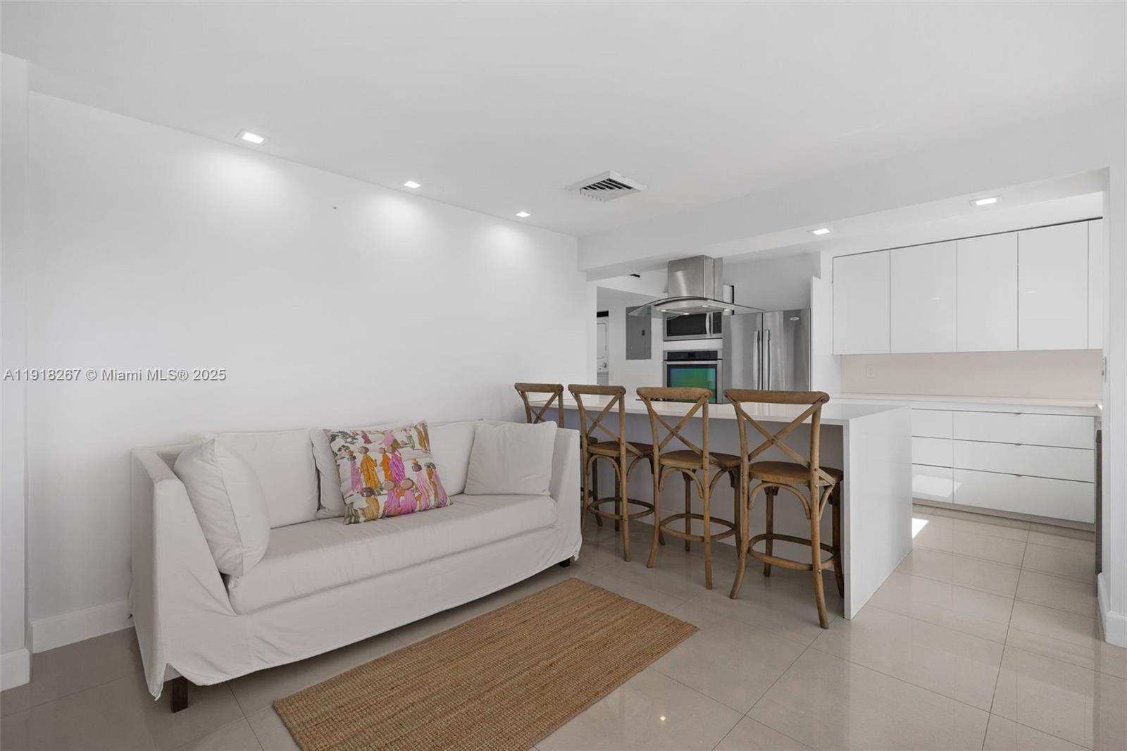 9102 W Bay Hbr Dr #5D Bay Harbor Islands, FL 33154