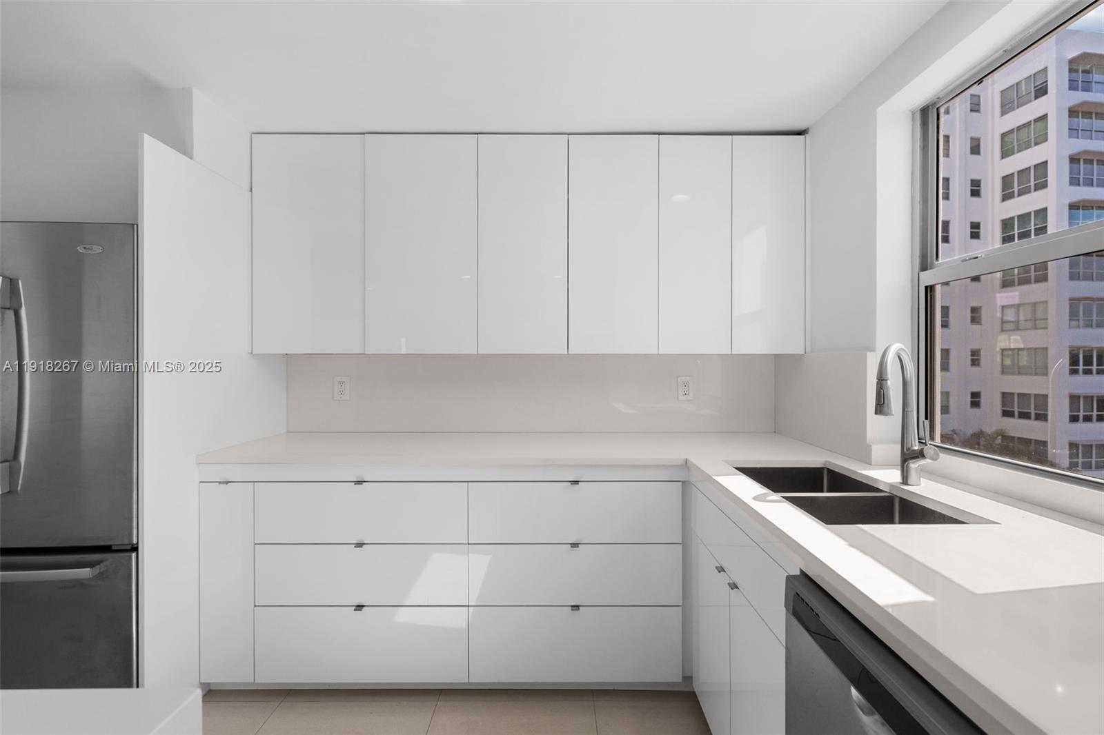 9102 W Bay Hbr Dr #5D Bay Harbor Islands, FL 33154