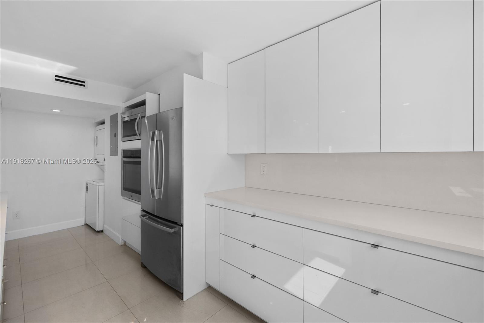 9102 W Bay Hbr Dr #5D Bay Harbor Islands, FL 33154