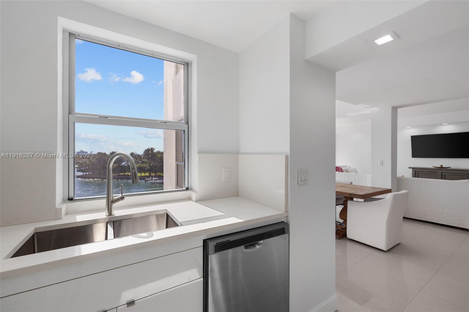 9102 W Bay Hbr Dr #5D Bay Harbor Islands, FL 33154