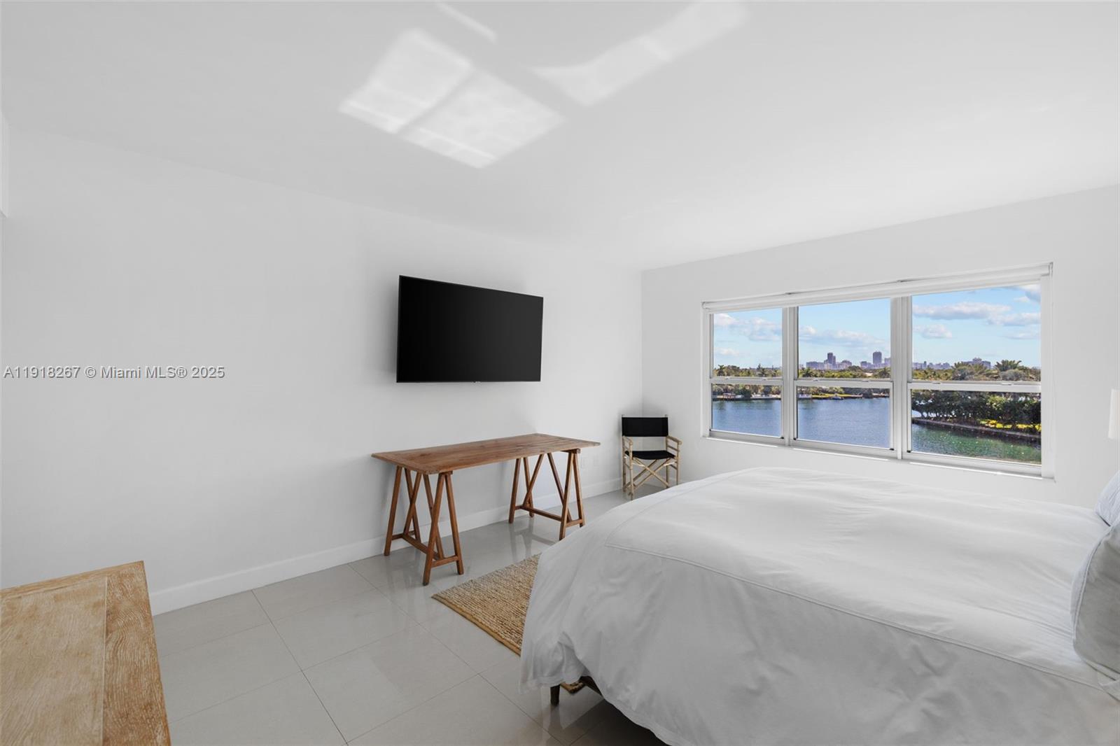 9102 W Bay Hbr Dr #5D Bay Harbor Islands, FL 33154