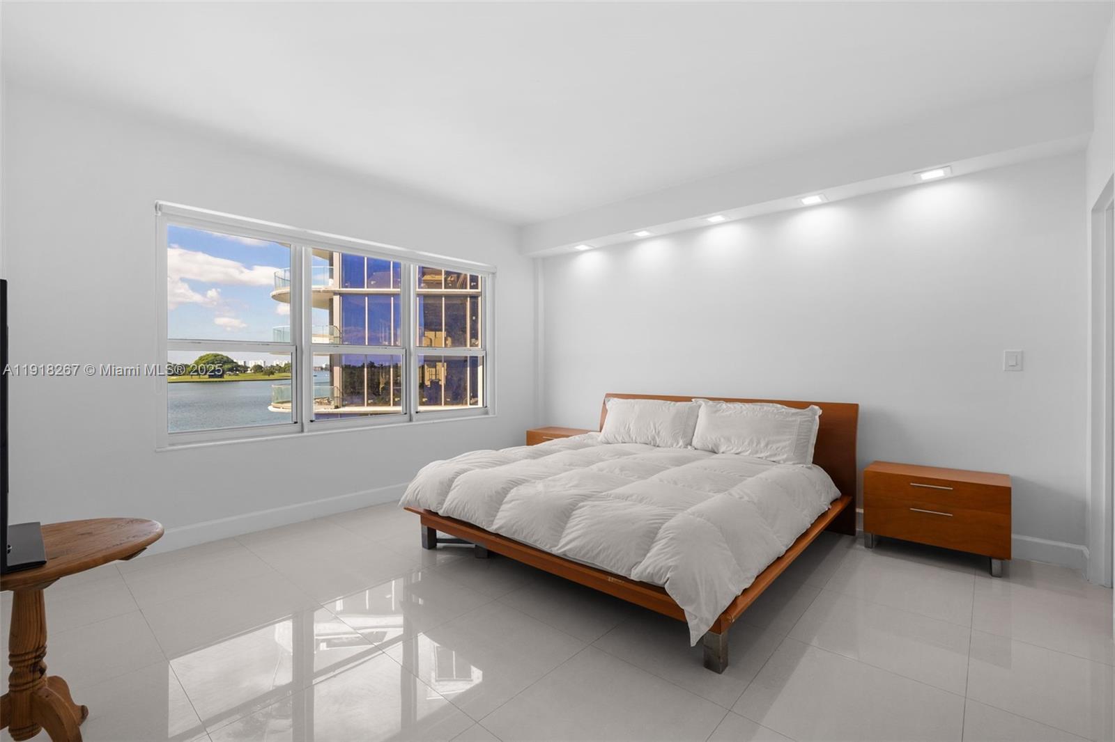 9102 W Bay Hbr Dr #5D Bay Harbor Islands, FL 33154