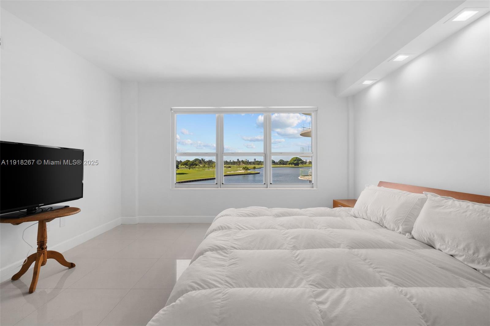 9102 W Bay Hbr Dr #5D Bay Harbor Islands, FL 33154