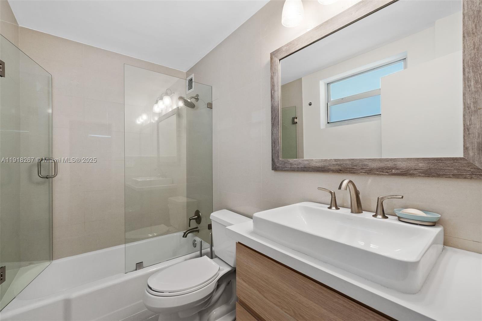 9102 W Bay Hbr Dr #5D Bay Harbor Islands, FL 33154