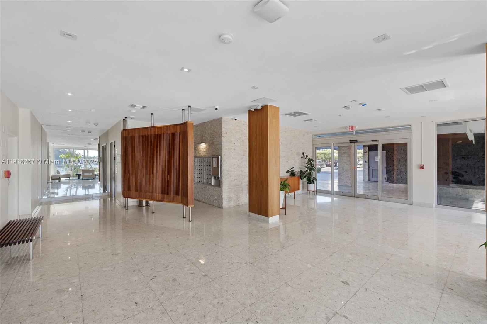 9102 W Bay Hbr Dr #5D Bay Harbor Islands, FL 33154