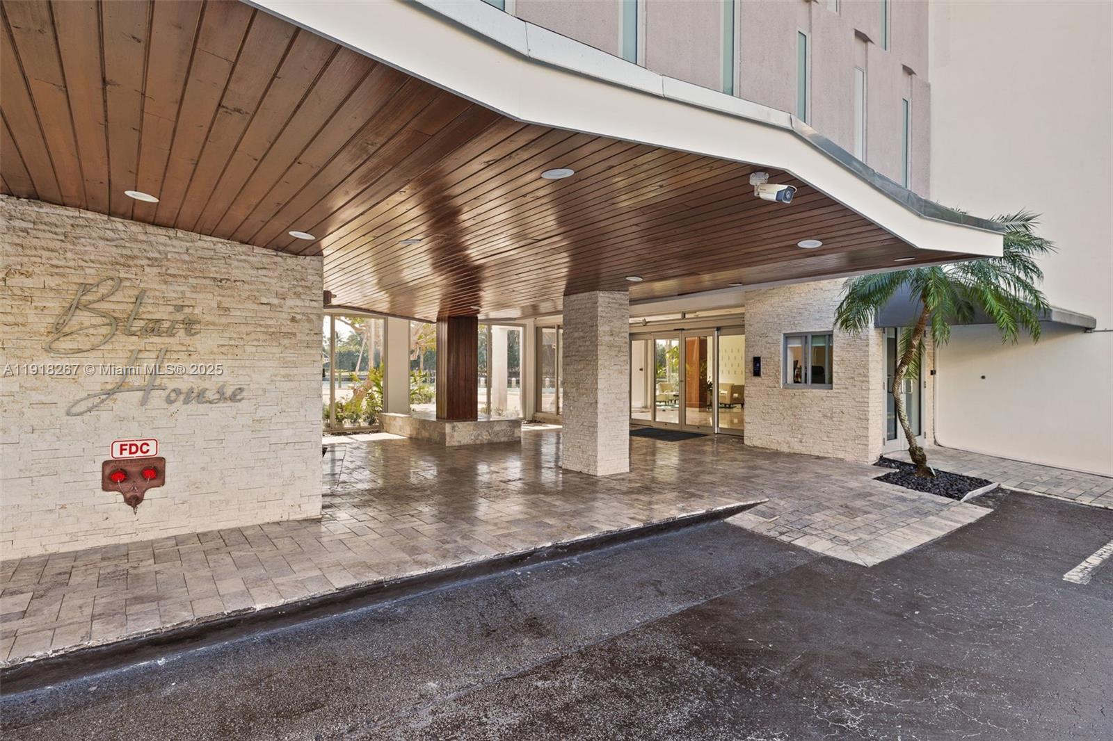 9102 W Bay Hbr Dr #5D Bay Harbor Islands, FL 33154