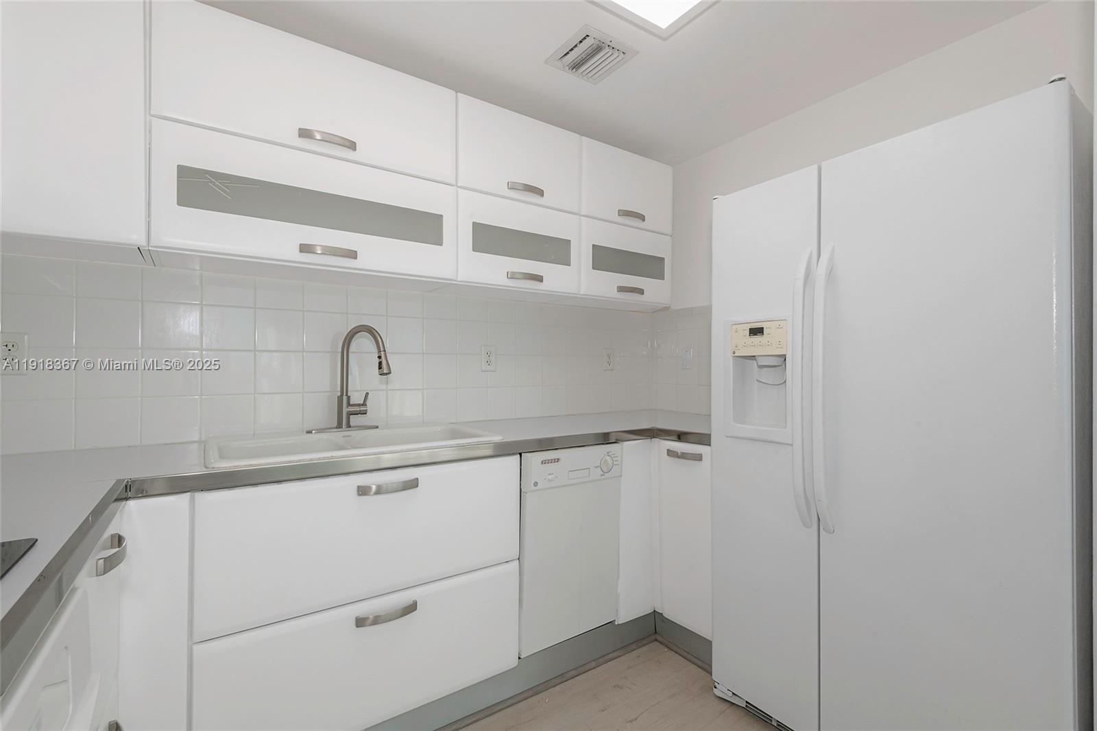 6580 Indian Crk Dr #310 Miami Beach, FL 33141