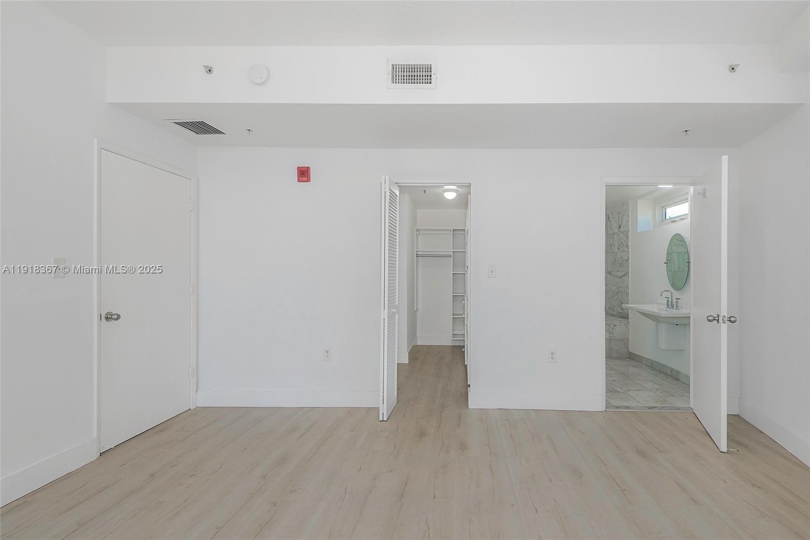 6580 Indian Crk Dr #310 Miami Beach, FL 33141