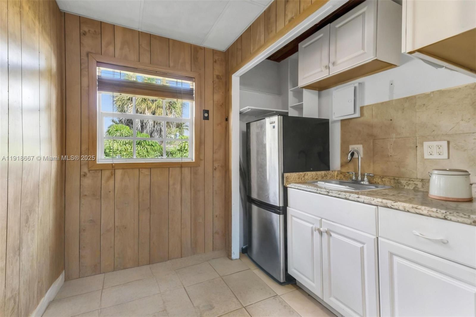 16001 SW 98th Ave Miami, FL 33157