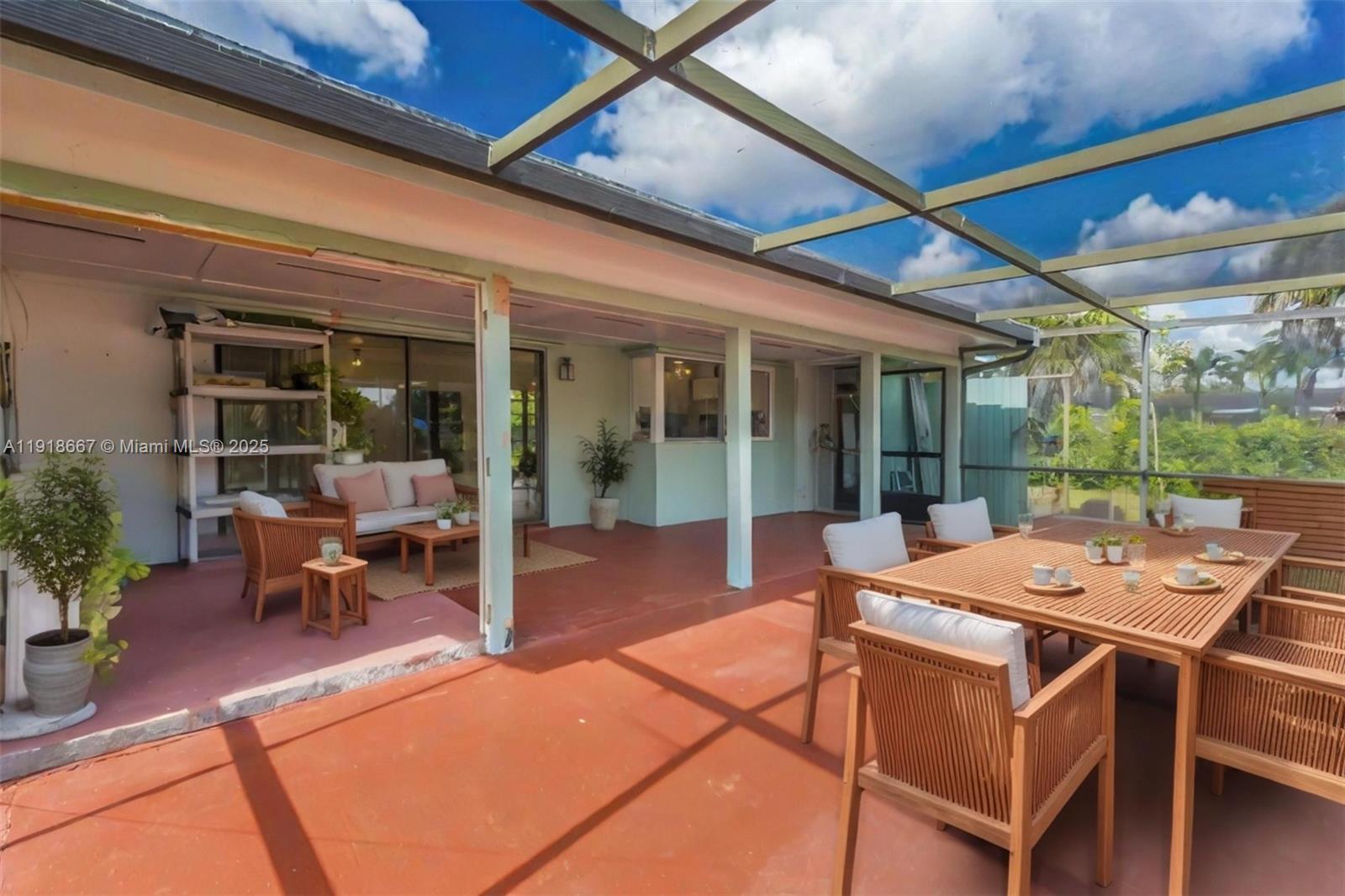 16001 SW 98th Ave Miami, FL 33157