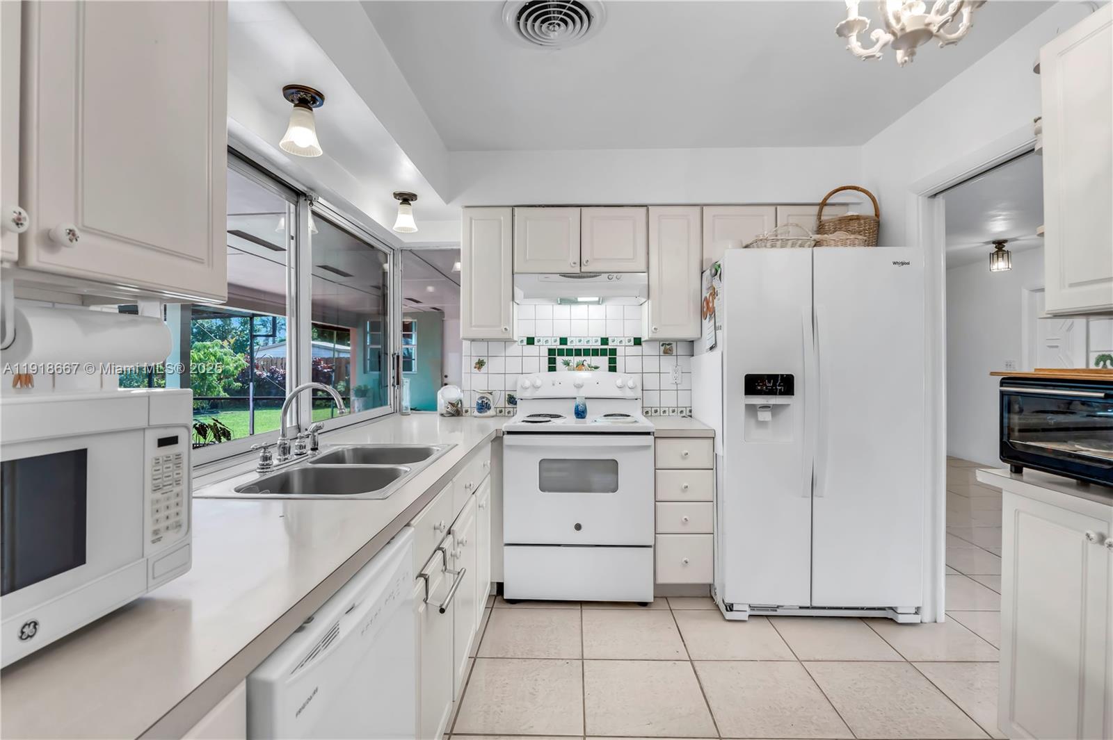 16001 SW 98th Ave Miami, FL 33157