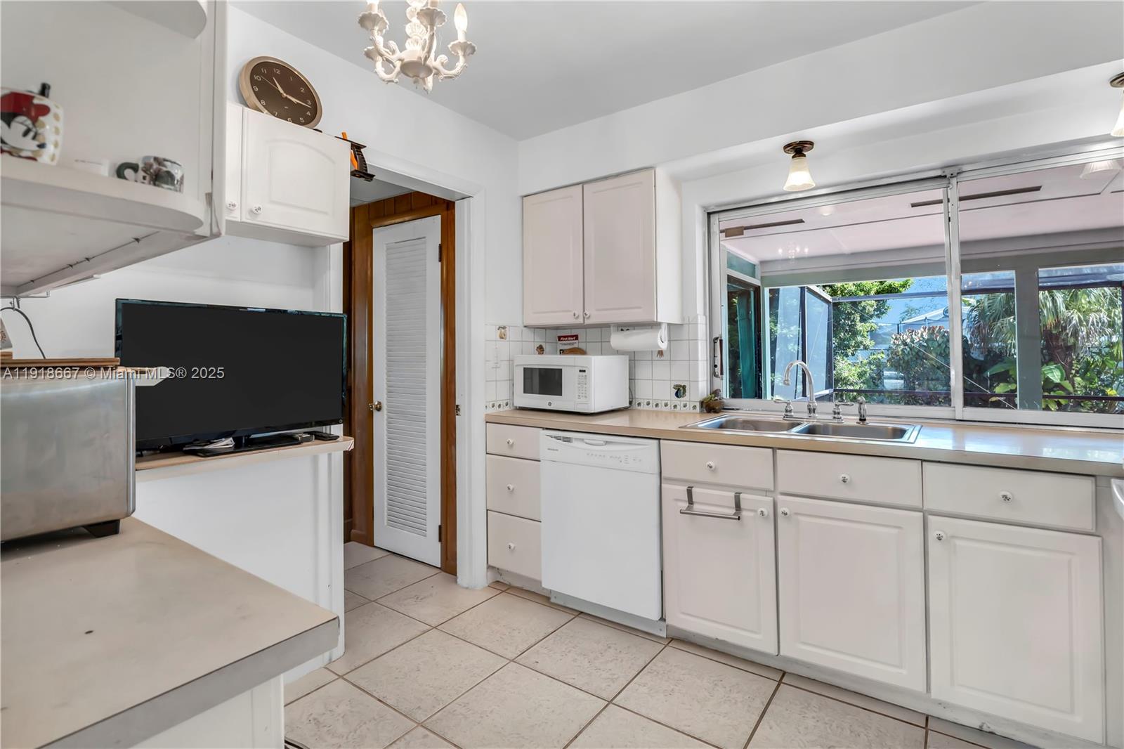 16001 SW 98th Ave Miami, FL 33157