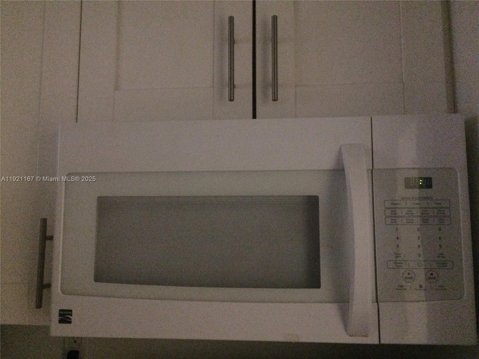 255 Sunrise Dr #103 Key Biscayne, FL 33149